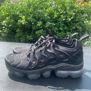 Nike Vapormax Plus Black Sneakers Women’s Size 6
